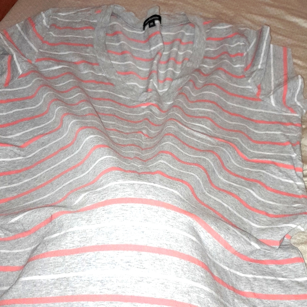 I'm selling top that it's for u can wear in the gym